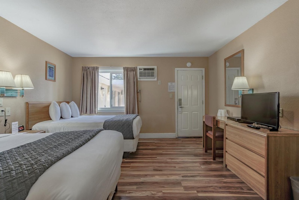 Shasta Pines Motel & Suites